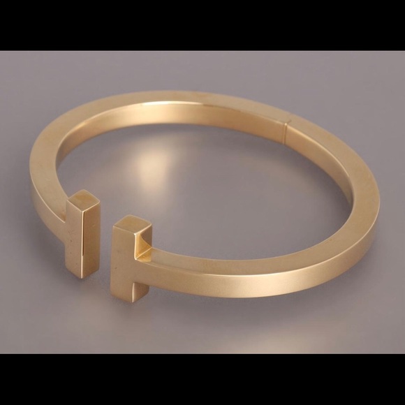 TIFFANY &CO 18 k gold Squared T 5 MM WIDE bracelet - Picture 2 of 8